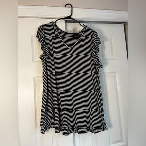 Time and Tru Maternity Black and White Ruffle Sleeves